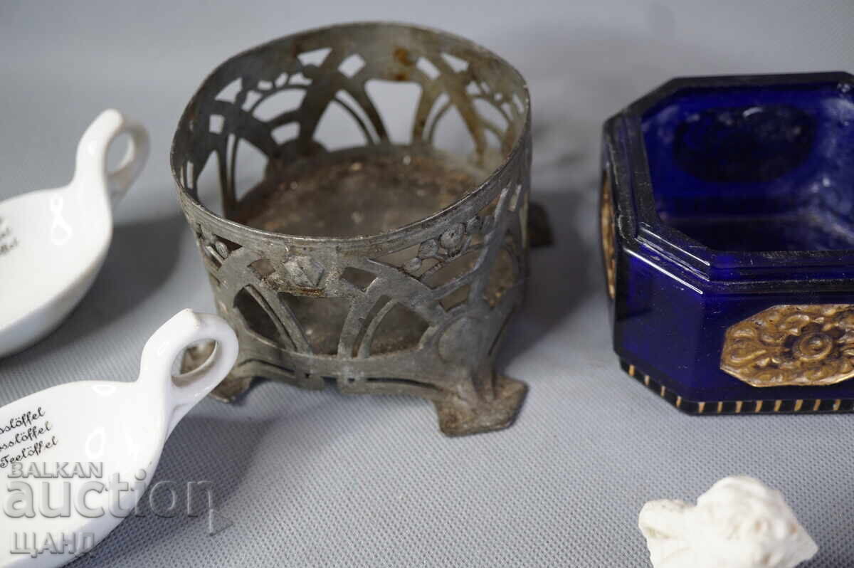 Livrarea Lot obiecte vechi pipă, figurină, cupă linguri de măsurat cuțit