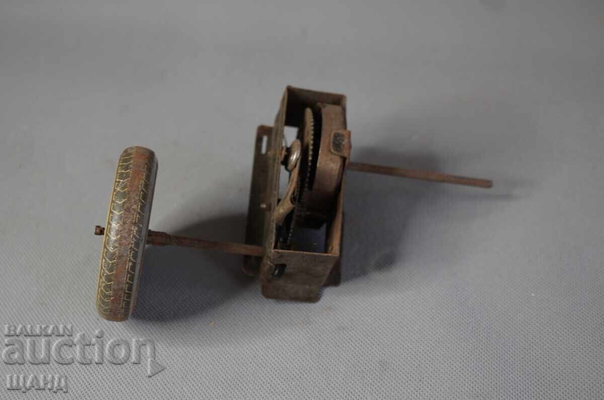 Стара Немска играчка механизъм за метална кола- камион с цена € 1.45 | 2.84 лв.