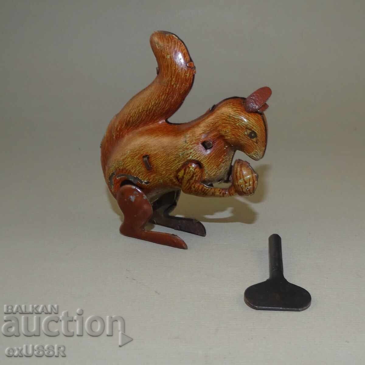 Παλιό μεταλλικό κουρδιστό παιχνίδι σκίουρος