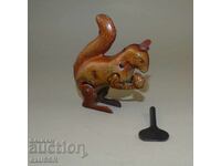 Παλιό μεταλλικό κουρδιστό παιχνίδι σκίουρος