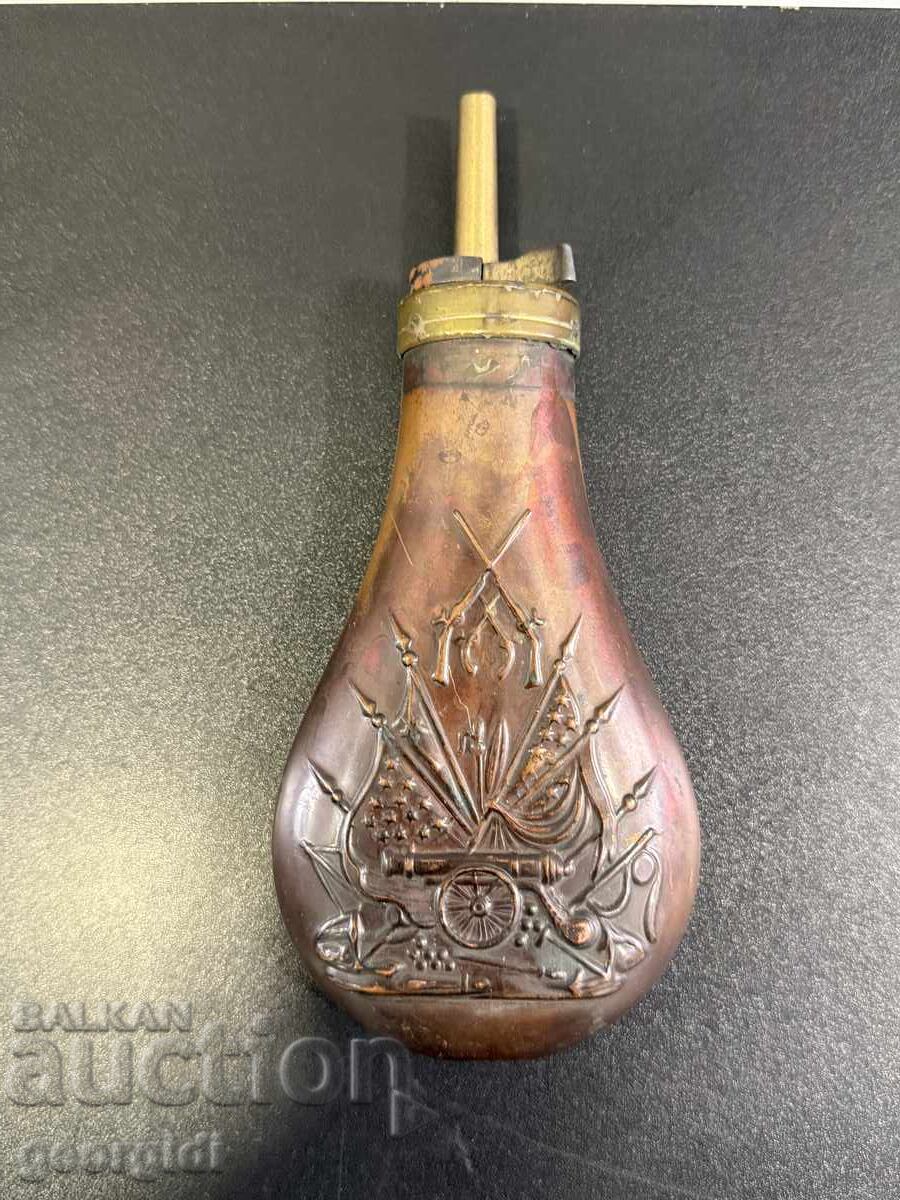 Παλιά χάλκινη μπαρουτοθήκη. №8138 με τιμή € 85.00 | 166.25 BGN