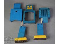 Стари пластмасови части за космическа играчка робот