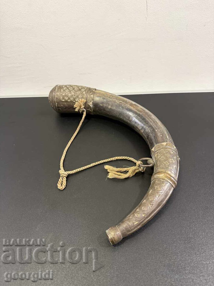 Auction  Large authentic horn powder flask. No. 8141
