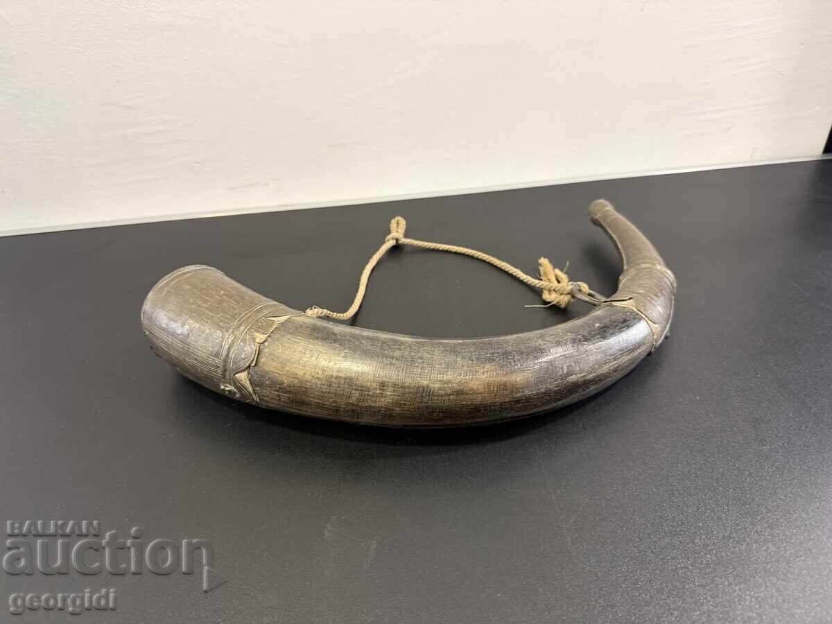 Large authentic horn powder flask. No. 8141 - 6