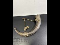 Μεγάλη αυθεντική μπαρουτοθήκη από κέρατο. Νο. 8141