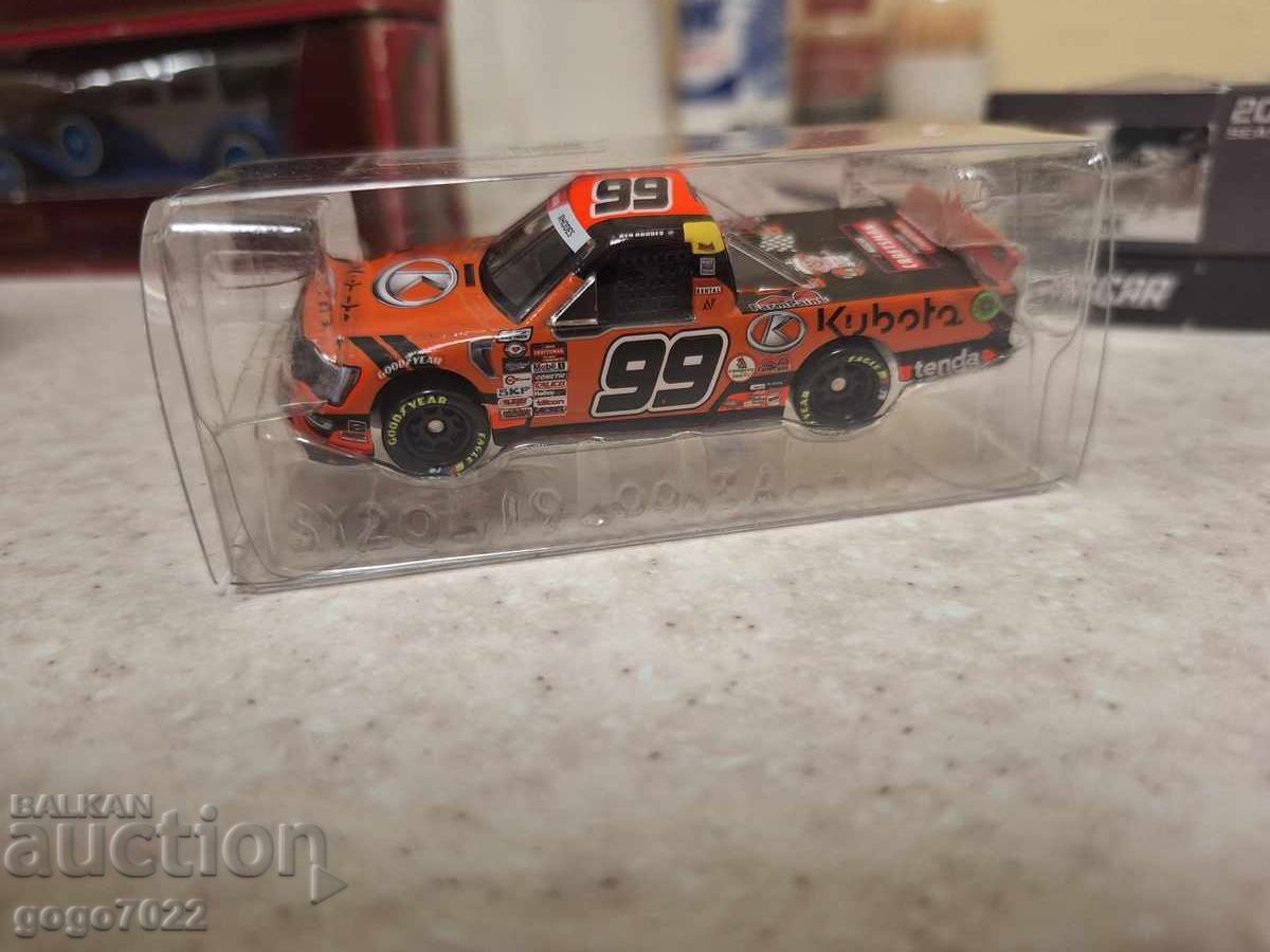 NASCAR DIE-CAST 1/64 cu preț € 9.99 | 19.54 BGN