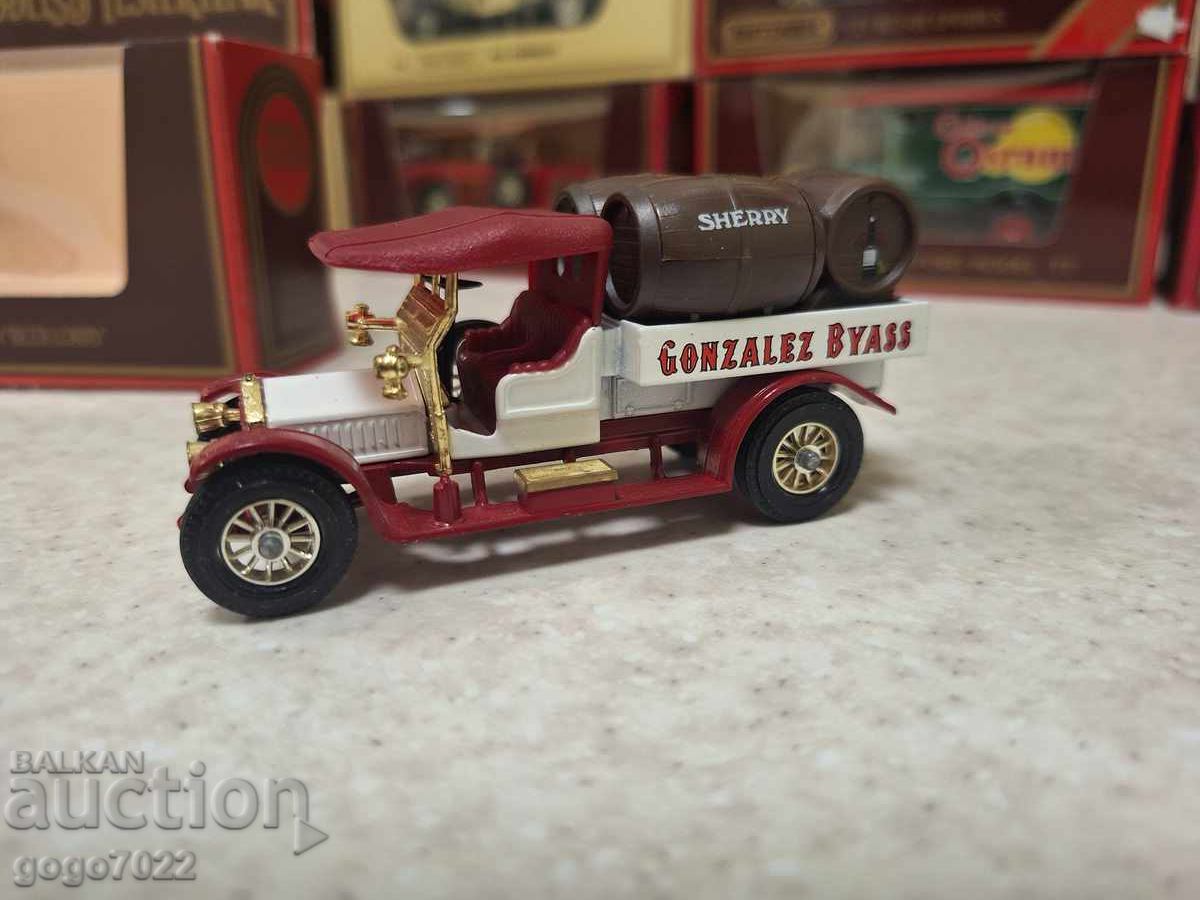 MODELE MATCHBOX YESTERYEAR ANGLIA cu preț € 6.99 | 13.67 BGN