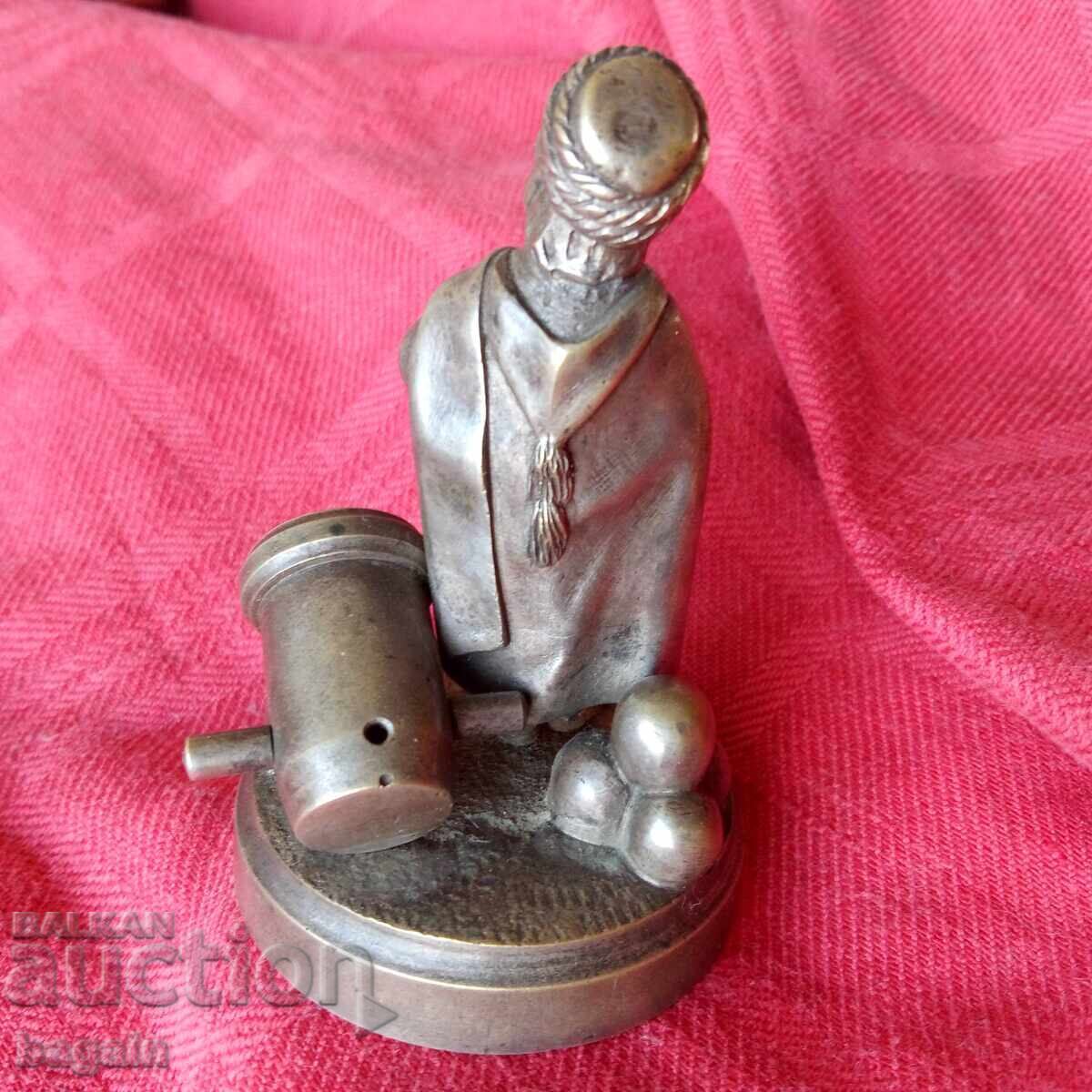 Licitație Statuie din bronz a unui artilerist