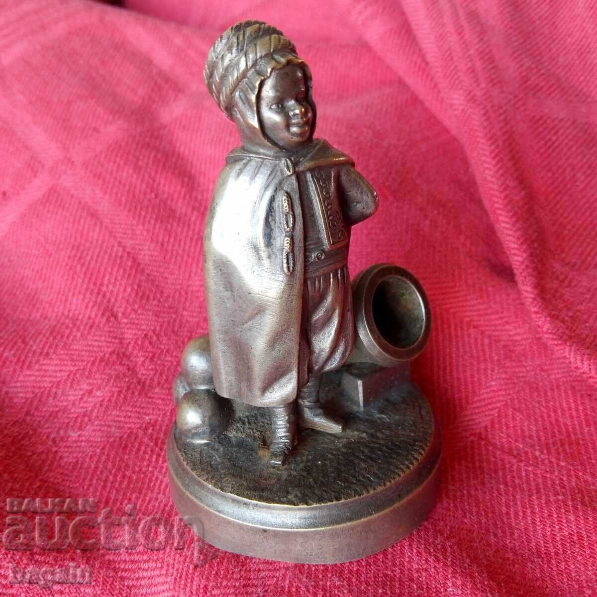 Statuie din bronz a unui artilerist