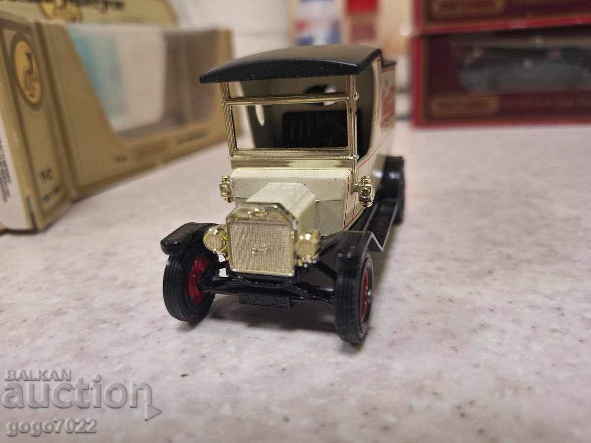 Licitație MODELE MATCHBOX YESTERYEAR ANGLIA