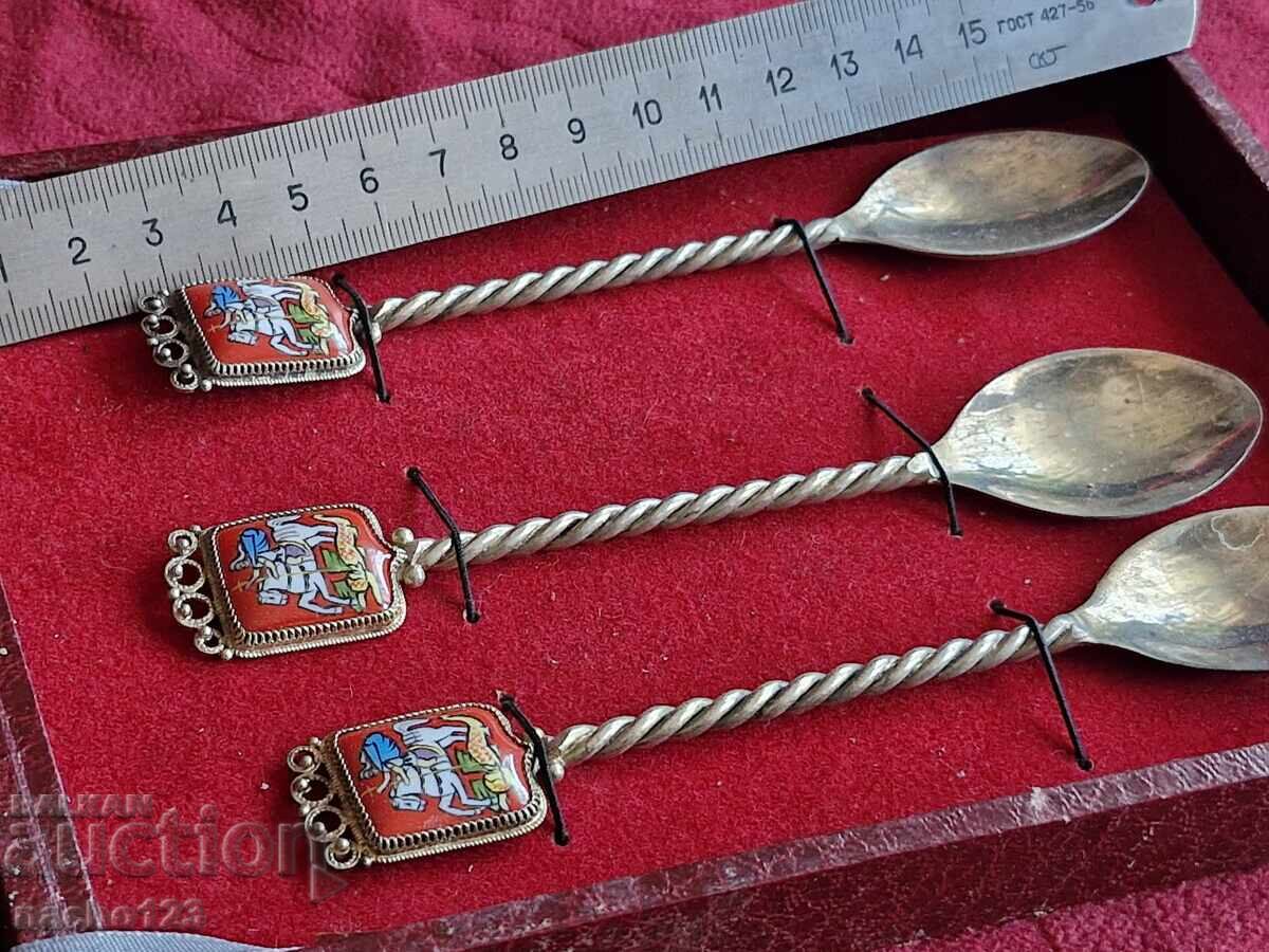 Set linguri placate cu argint cu preț € 8.00 | 15.65 BGN