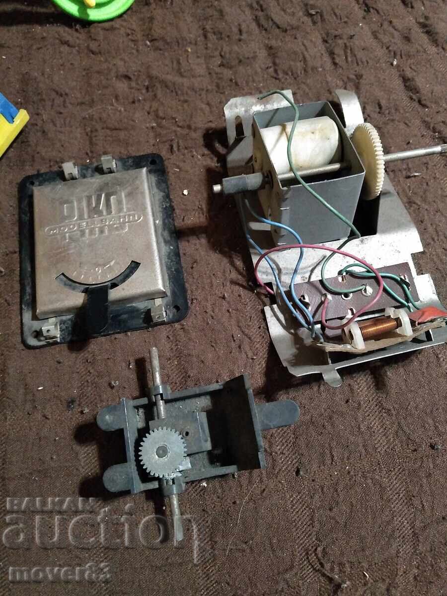 Auction  Old toys and parts. Lot