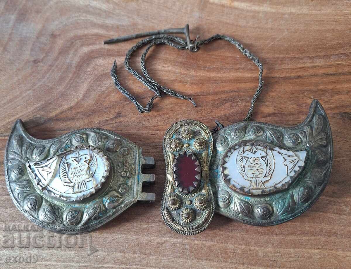 Pafta (cataramă) din argint din perioada Renașterii bulgare, sidef / BZC! cu preț € 116.00 | 226.88 BGN