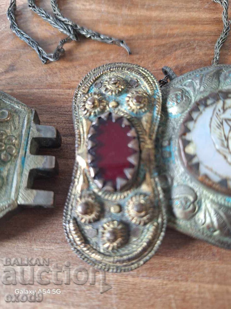 Livrarea Pafta (cataramă) din argint din perioada Renașterii bulgare, sidef / BZC!