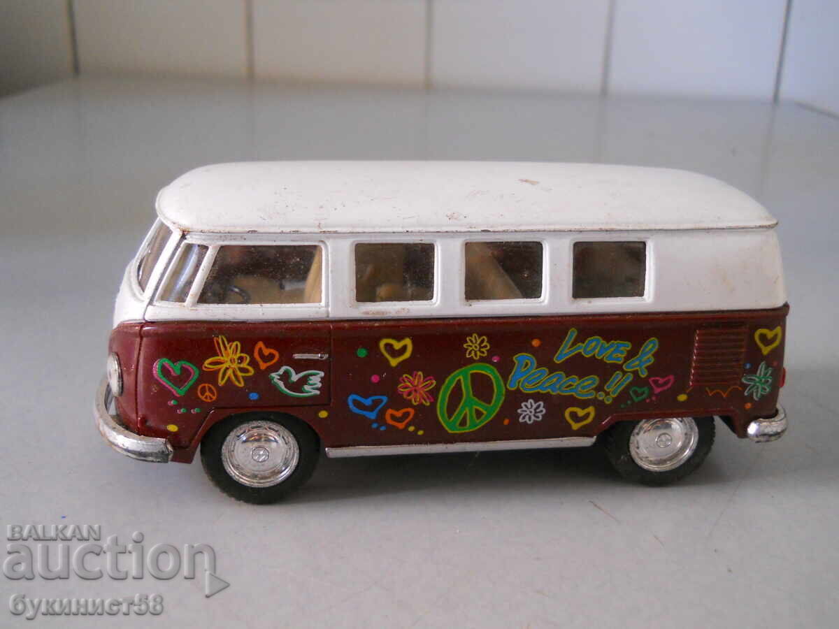 Микробус "Kinsmart 1962 Volkswagen Classic Bus " с цена € 10.40 | 20.34 лв.