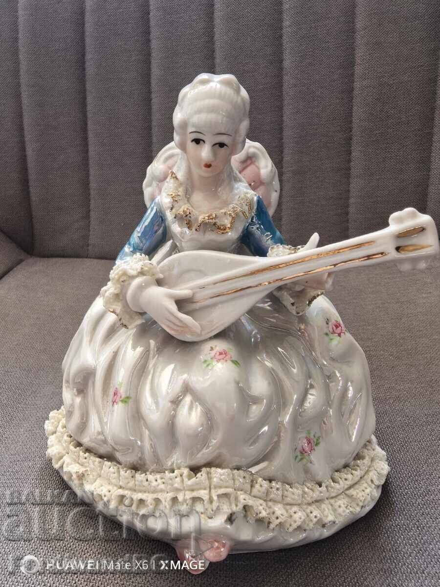 Lot of porcelain figurines with price € 90.00 | 176.03 BGN