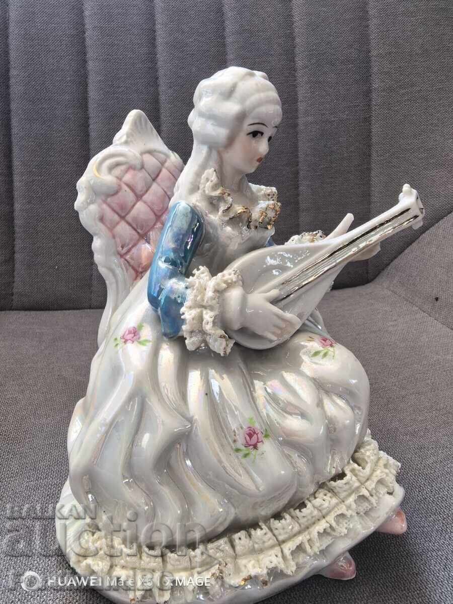 Auction  Lot of porcelain figurines