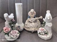 O mulțime de figurine din porțelan