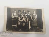 Carte poștală foto socialistă bulgărească cu copii în costume populare