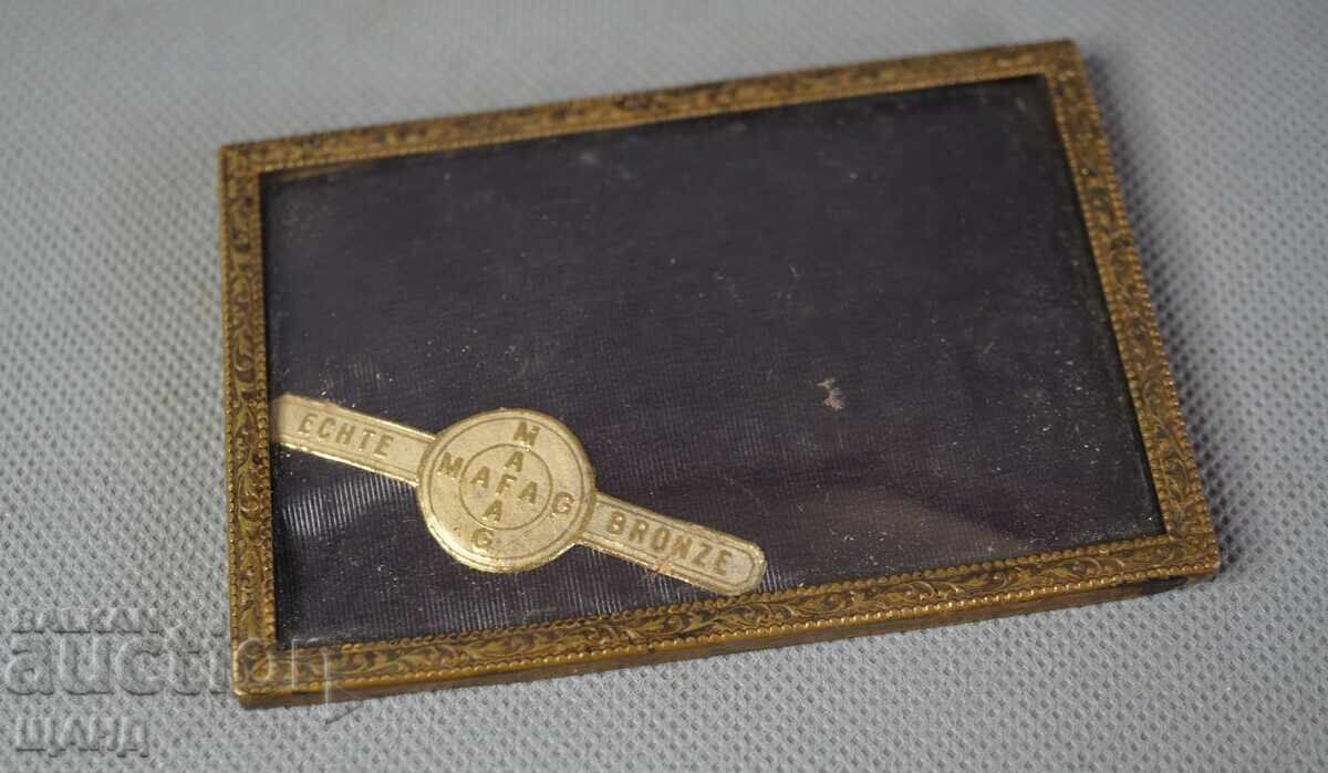 Ramă foto veche din bronz cu preț € 1.48 | 2.89 BGN