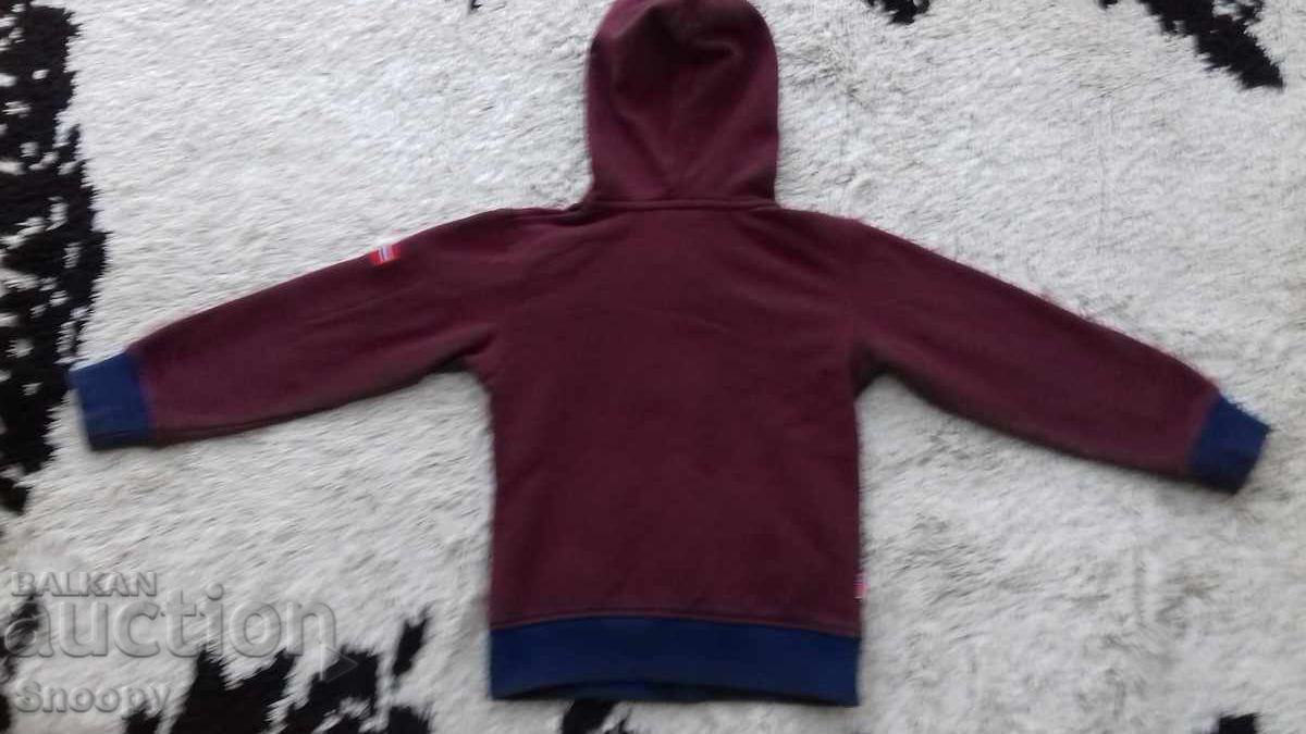 Suitshŭrt s kachulka Trollkids, razmer 128 sm με τιμή € 3.00 | 5.87 BGN
