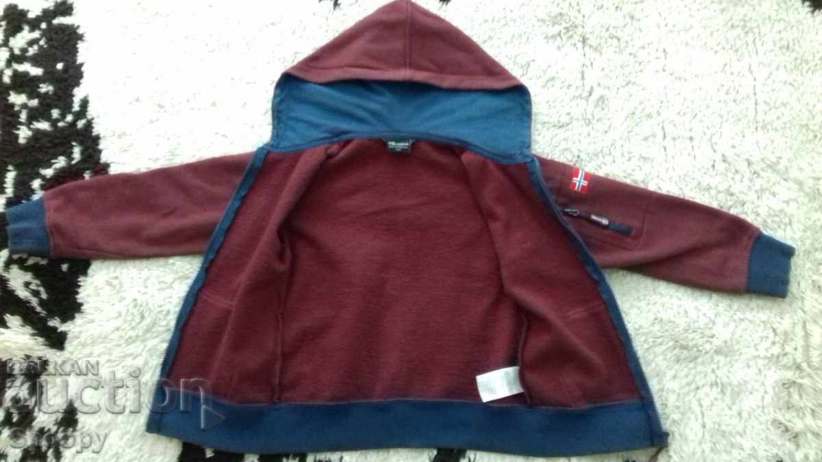 Παράδοση Suitshŭrt s kachulka Trollkids, razmer 128 sm