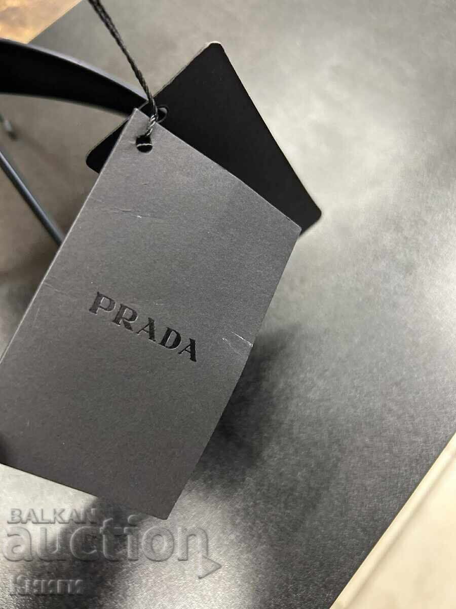 Licitație Căciulă Prada - nouă