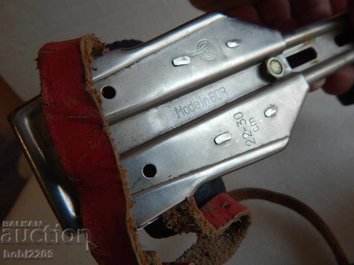 Delivery of Vintage GERMINA GDR roller skates 22-30 CM made in Germany