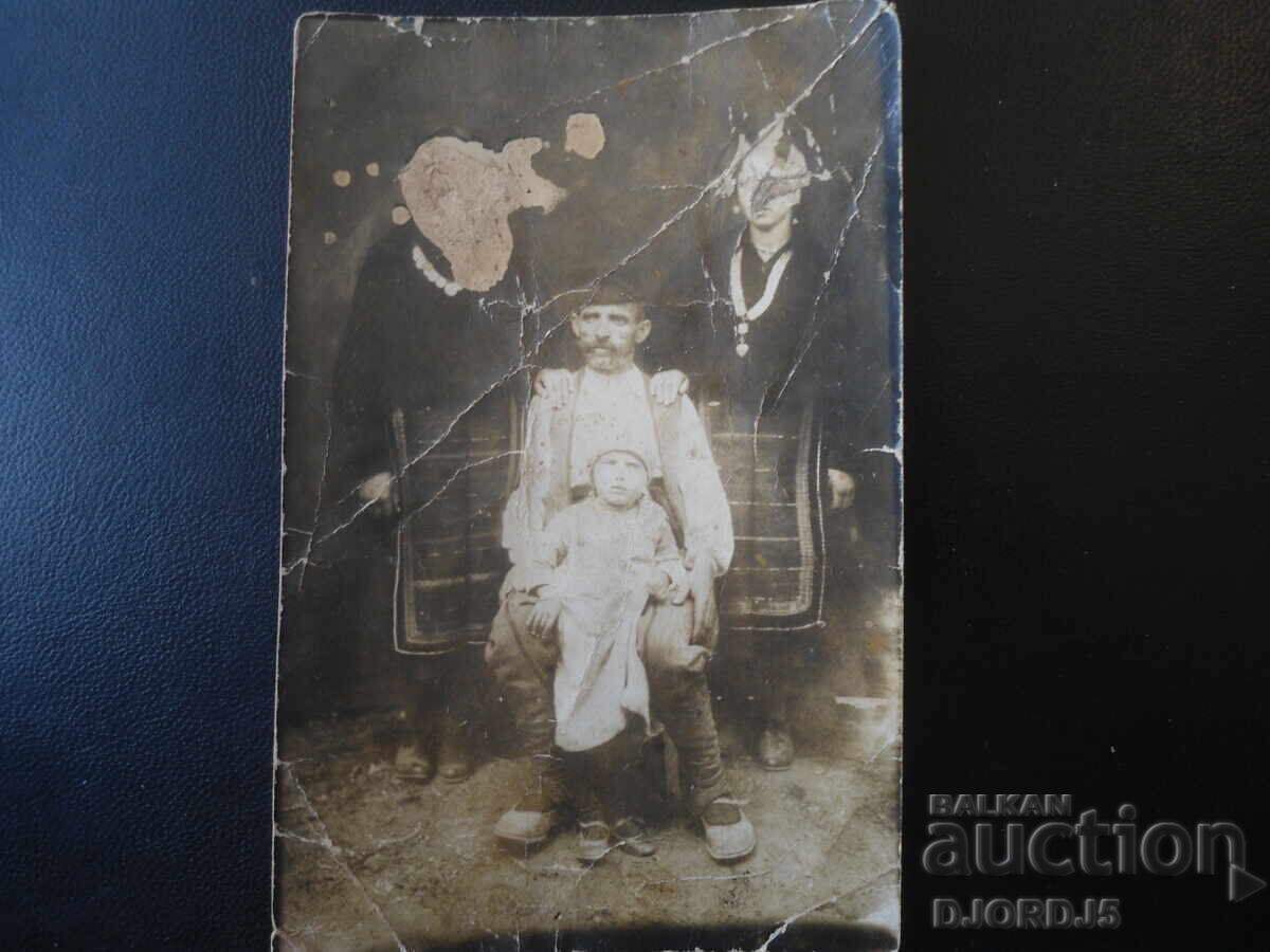Fotografie veche, Spas Nakov și copiii săi vitregi
