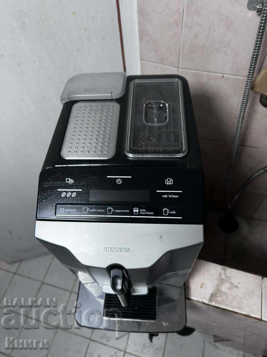 Аукцион Кафемашина Siemens EQ.3 s 300 - напълно автоматична