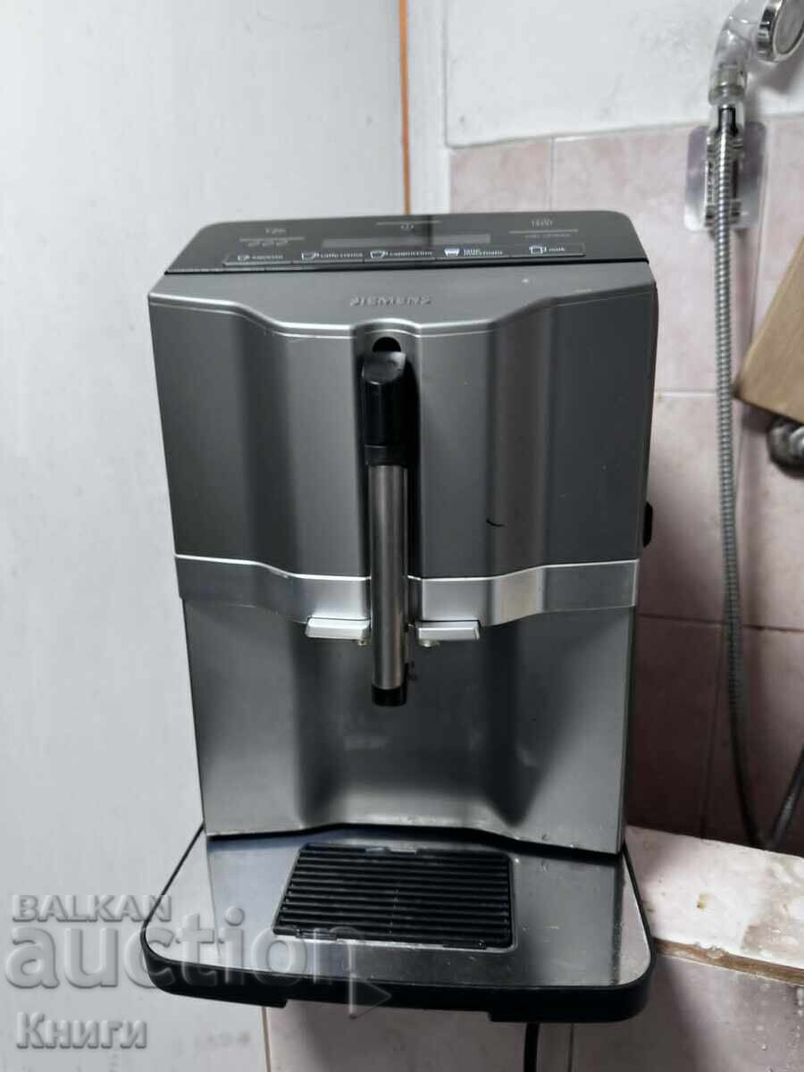 Кафемашина Siemens EQ.3 s 300 - напълно автоматична