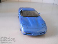 "Bburago Chevrolet Corvette C5 1997" toy car