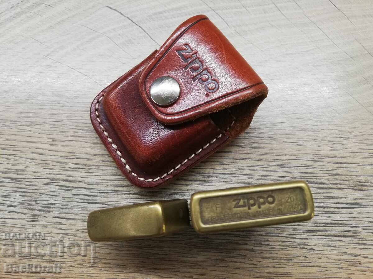 Licitație Brichetă originală pe benzină Zippo cu toc din piele