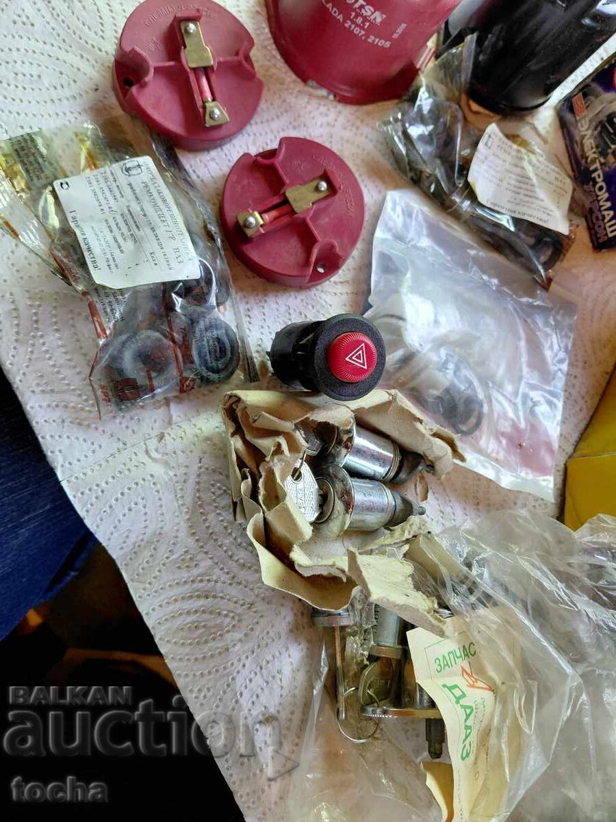 Lot ot 11 chasti, stari i novi, VAZ/Moskvich i dr. ruski με τιμή € 0.01 | 0.02 BGN