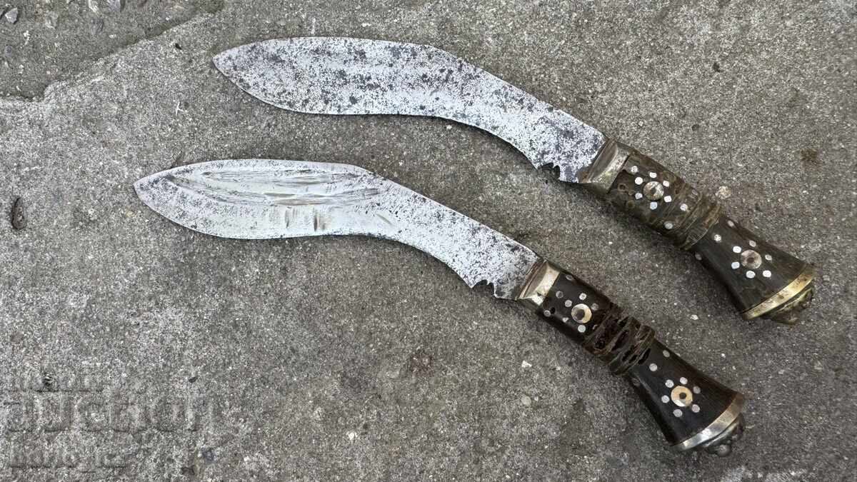 Licitație Cuțit Kukri nepalez vechi, bine păstrat, două bucăți, preț fix