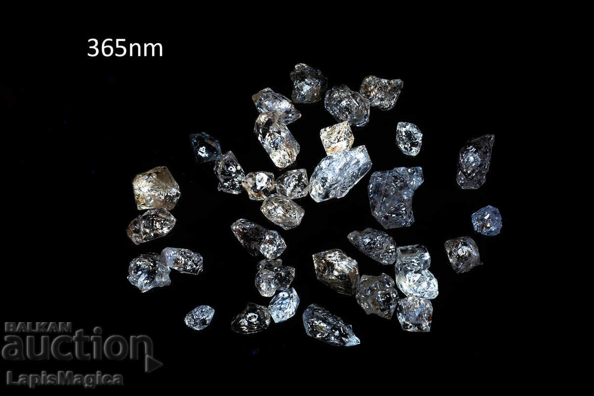 Παρτίδα 32 τεμ. κρύσταλλοι χαλαζία με εγκλείσματα πετρελαίου 55.6ct φθορίζοντες με τιμή € 16.00 | 31.29 BGN