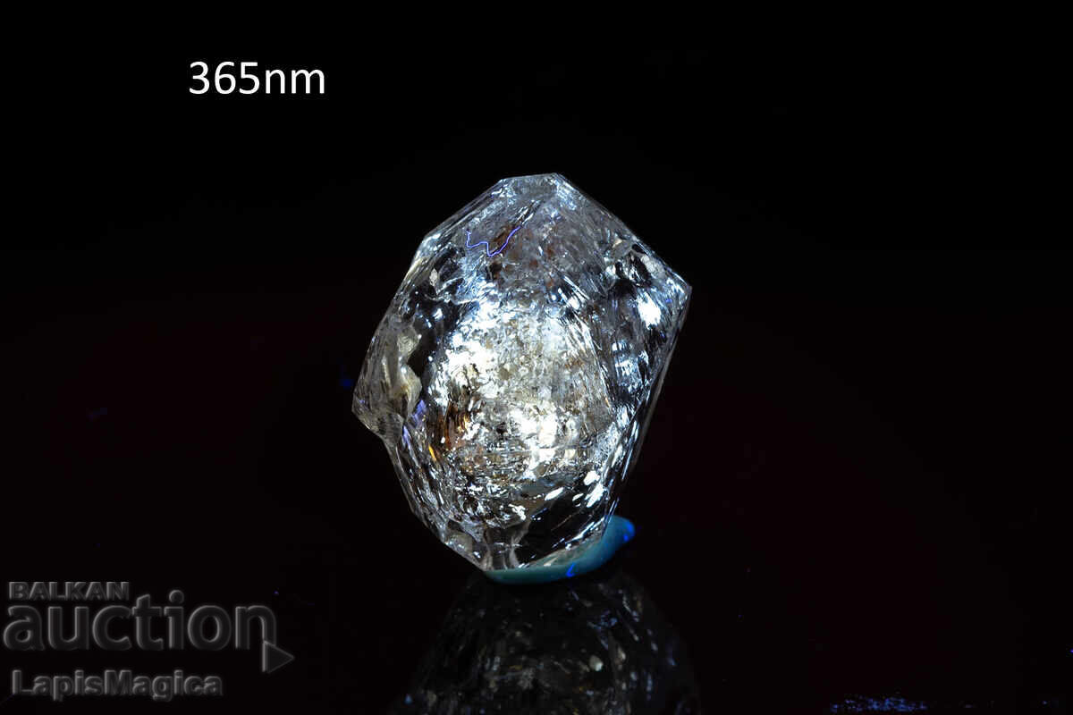 Κρύσταλλο χαλαζία πετρελαίου 8.7ct φθορίζον