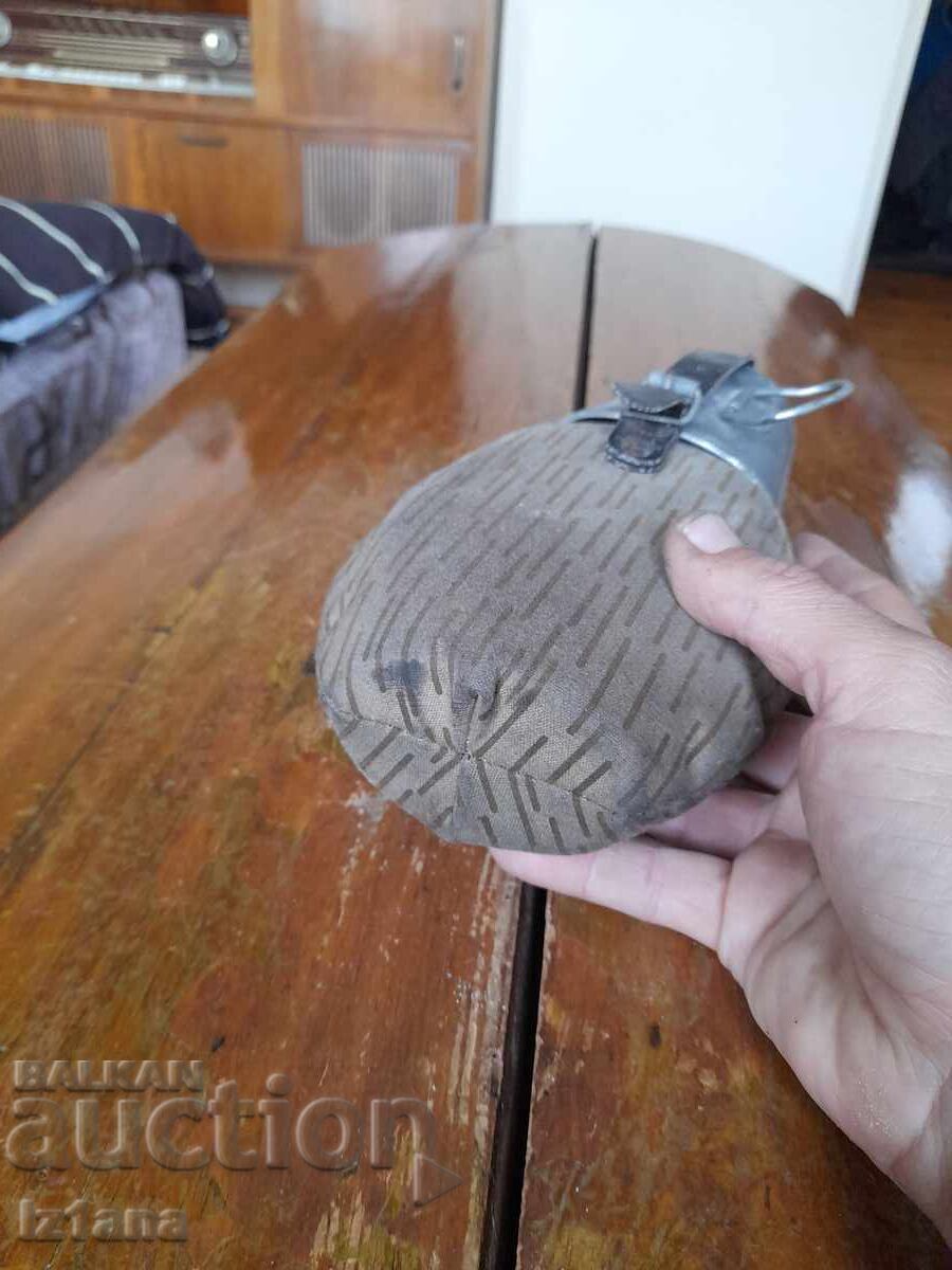Licitație O pălărie veche de soldat