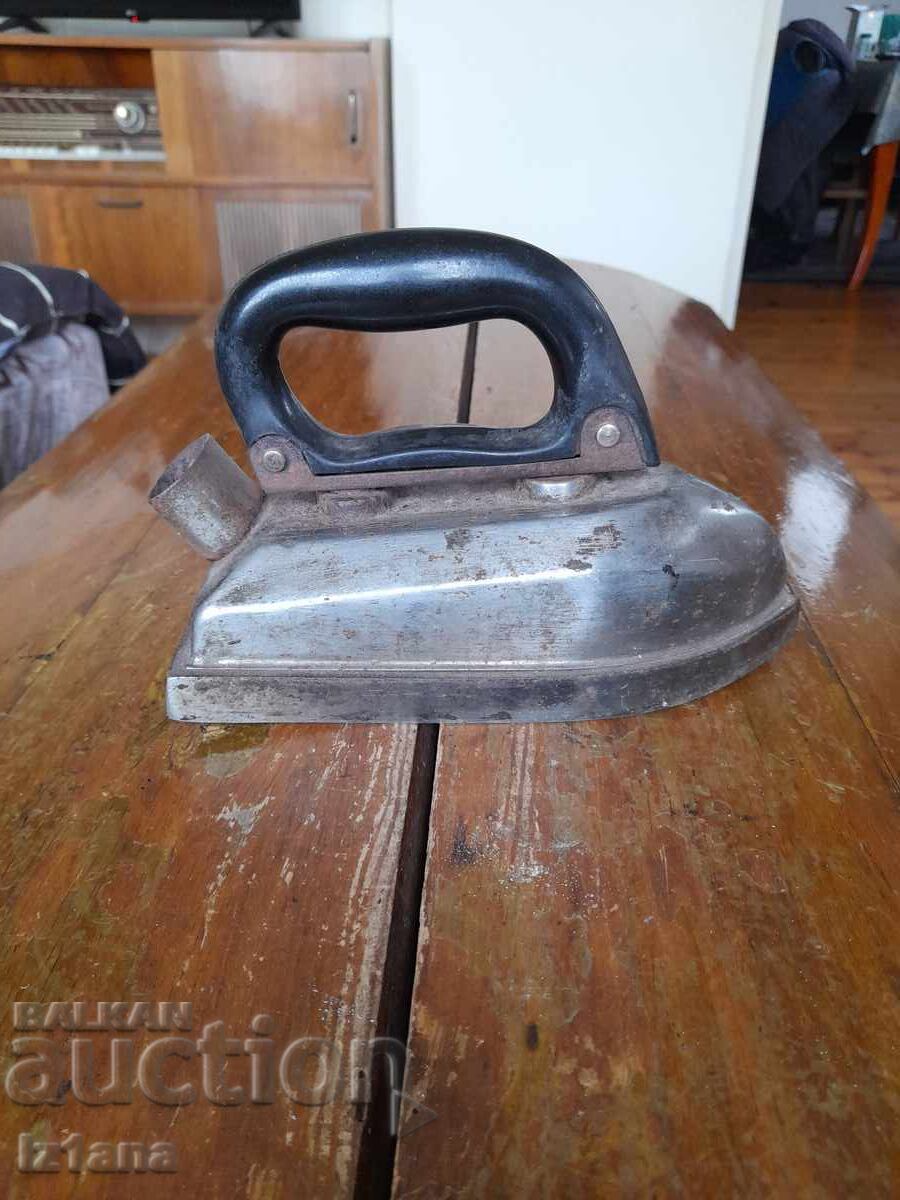 Licitație Fier de călcat electric vechi Licitație Fier de călcat electric vechi