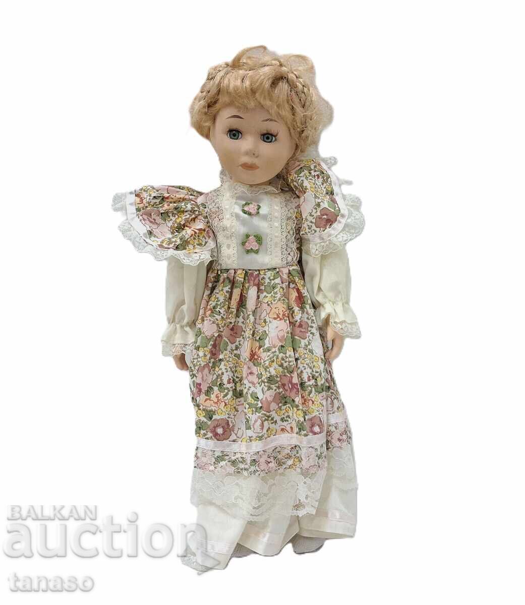 Păpușă retro mare 40 cm – combinație de material textil și cauciuc, excelentă! cu preț € 18.00 | 35.21 BGN