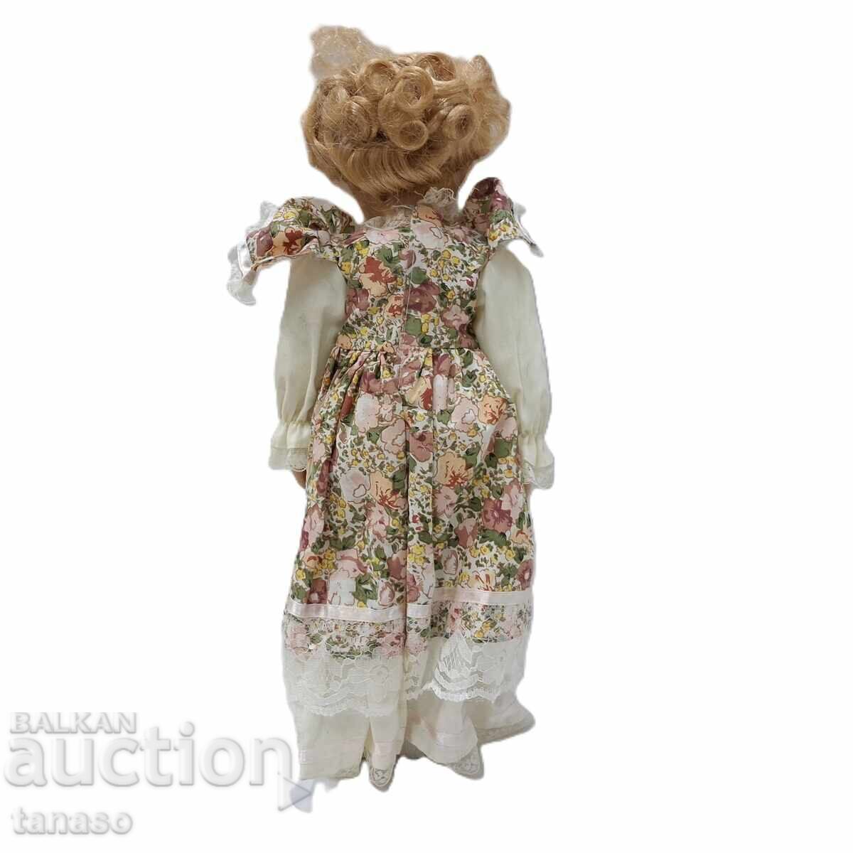 Livrarea Păpușă retro mare 40 cm – combinație de material textil și cauciuc, excelentă!