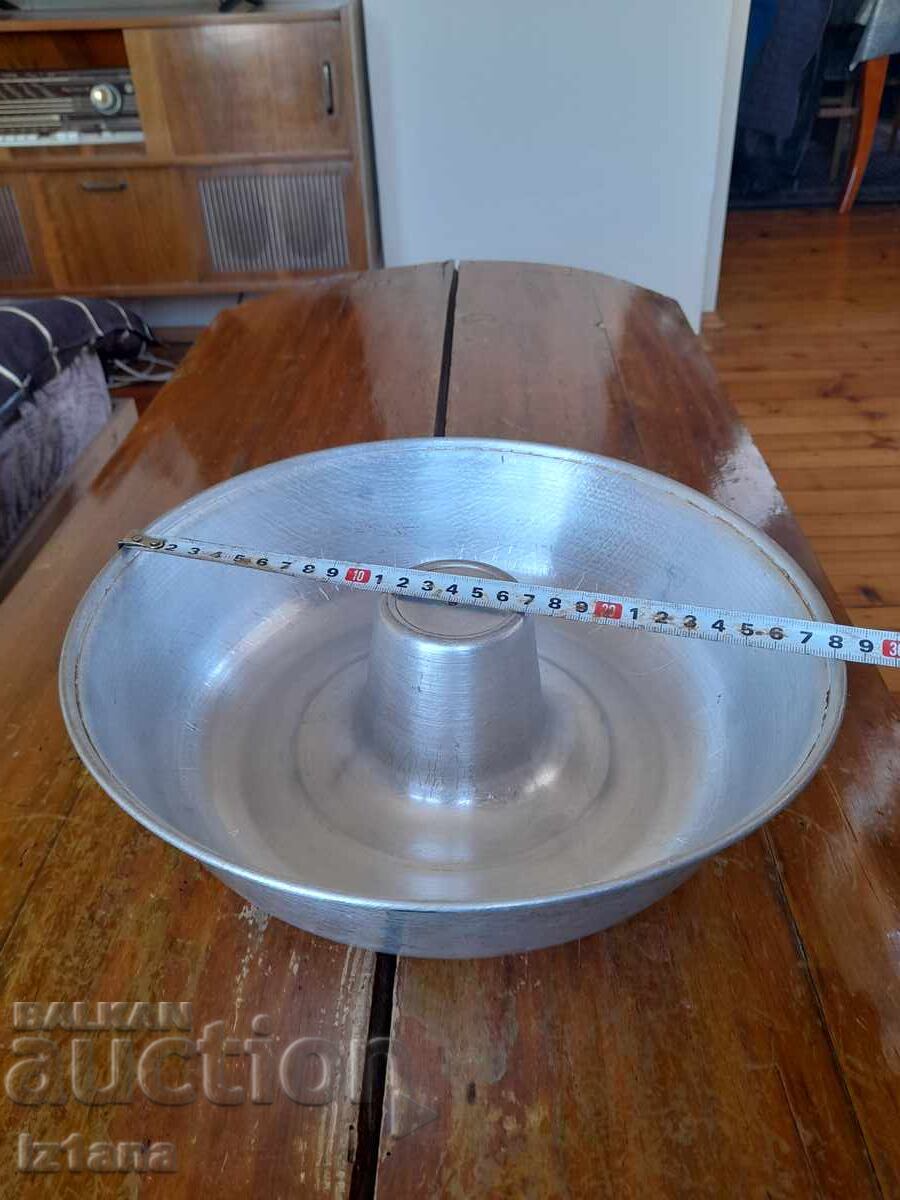 Tava veche de aluminiu pentru tort - 7 Tava veche de aluminiu pentru tort - 7