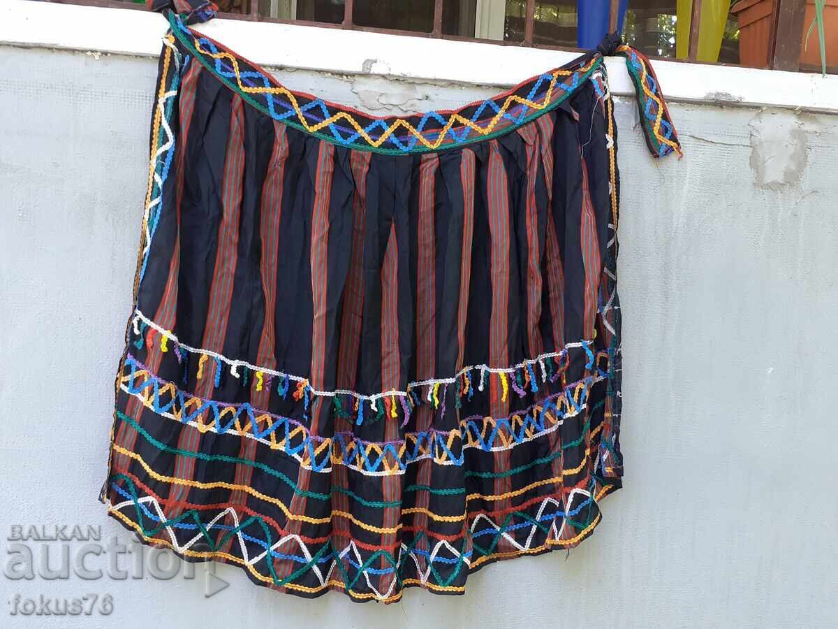 Υπέροχη λεπτή καλοκαιρινή ποδιά παραδοσιακή με κεντήματα με τιμή € 29.00 | 56.72 BGN