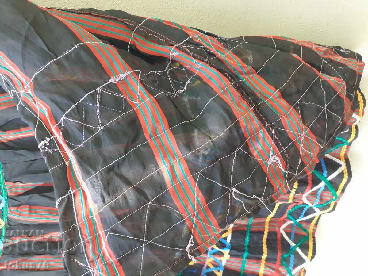 Δημοπρασία Υπέροχη λεπτή καλοκαιρινή ποδιά παραδοσιακή με κεντήματα