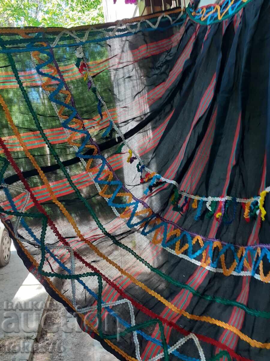 Παράδοση Υπέροχη λεπτή καλοκαιρινή ποδιά παραδοσιακή με κεντήματα