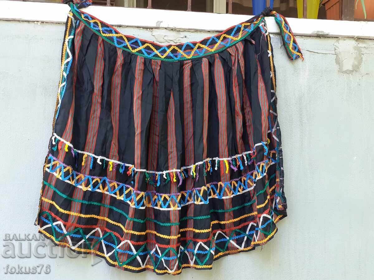 Υπέροχη λεπτή καλοκαιρινή ποδιά παραδοσιακή με κεντήματα