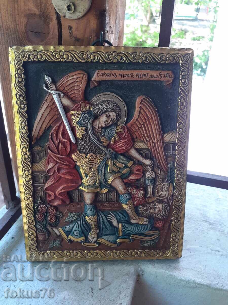 Υπέροχη έγχρωμη ανάγλυφη εικόνα του Αγίου Αρχαγγέλου Μιχαήλ με τιμή € 145.00 | 283.60 BGN