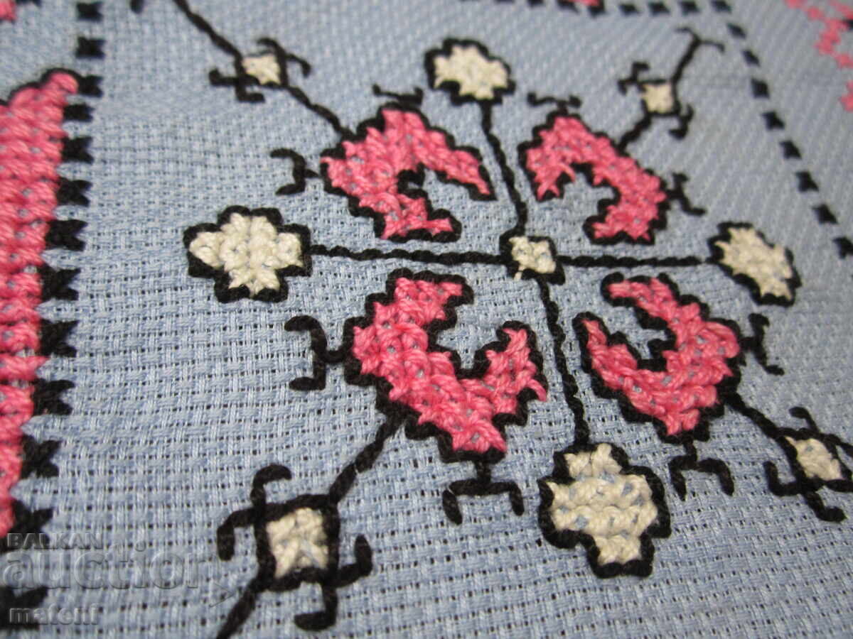 Licitație VECHE FAȚĂ DE MASĂ CU BRODERIE MANUALĂ (ȘEVIȚĂ)