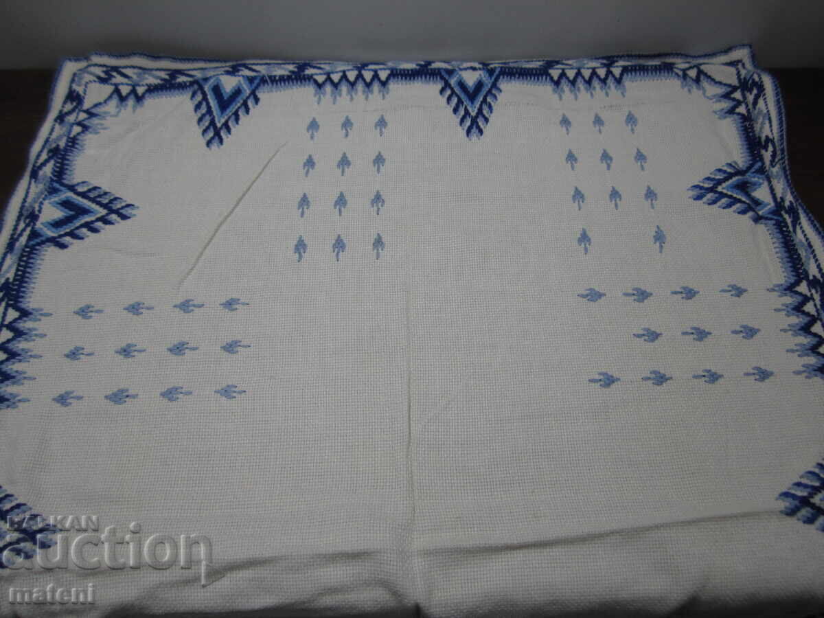 OLD KARE EMBROIDERY HANDMADE PATTERN TABLECLOTH with price € 2.00 | 3.91 BGN