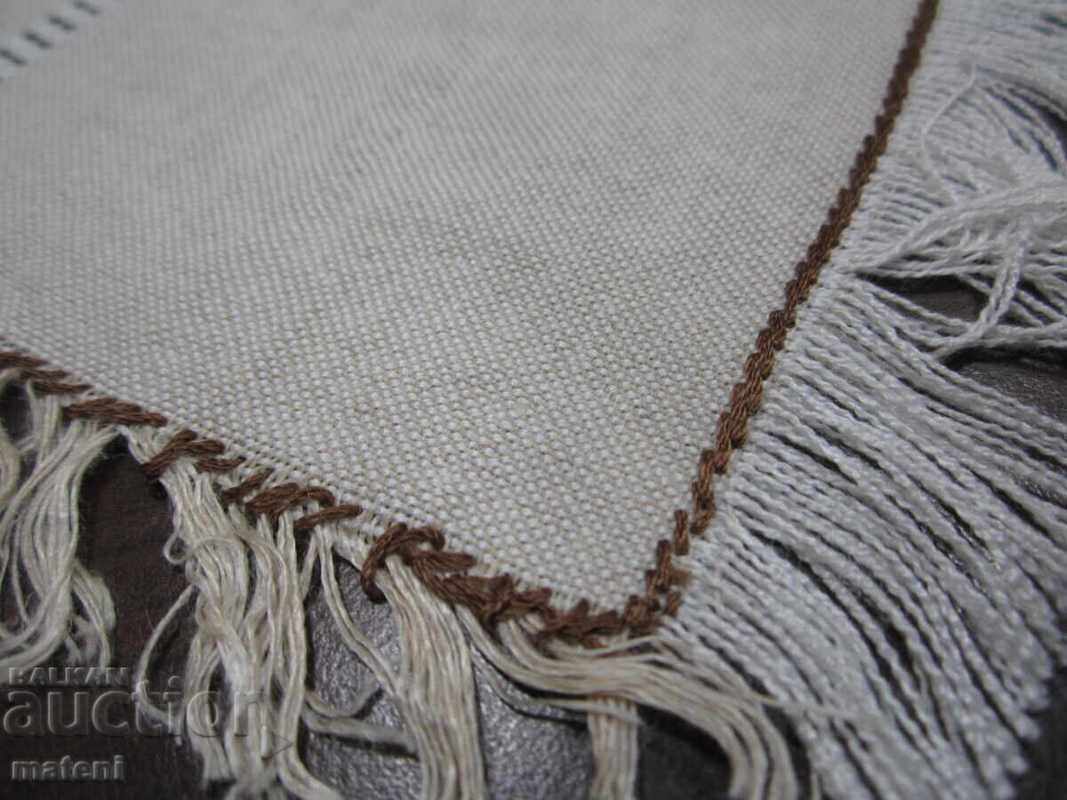 Licitație VECHE FAȚĂ DE MASĂ CU BRODERIE MANUALĂ (ȘEVIȚĂ)